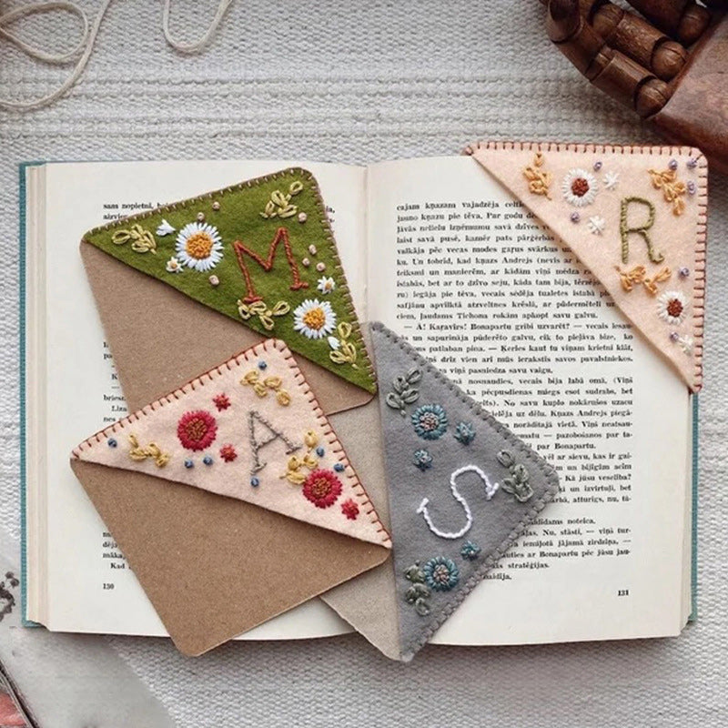 Personalized and embroidered bookmark, unique and elegant