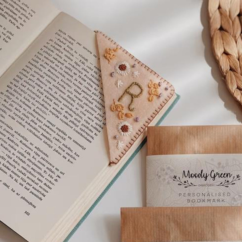 Personalized and embroidered bookmark, unique and elegant