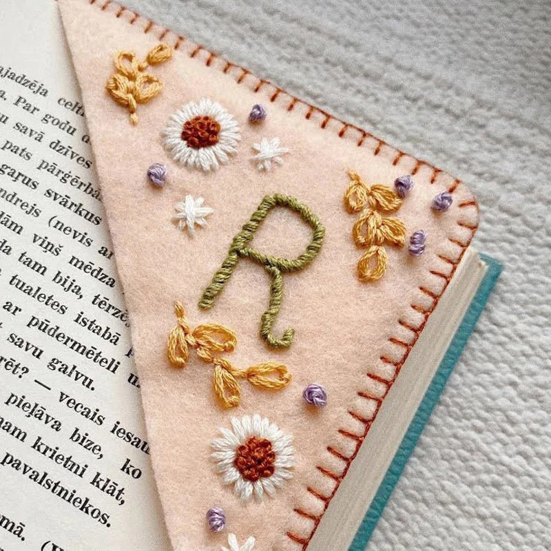 Personalized and embroidered bookmark, unique and elegant