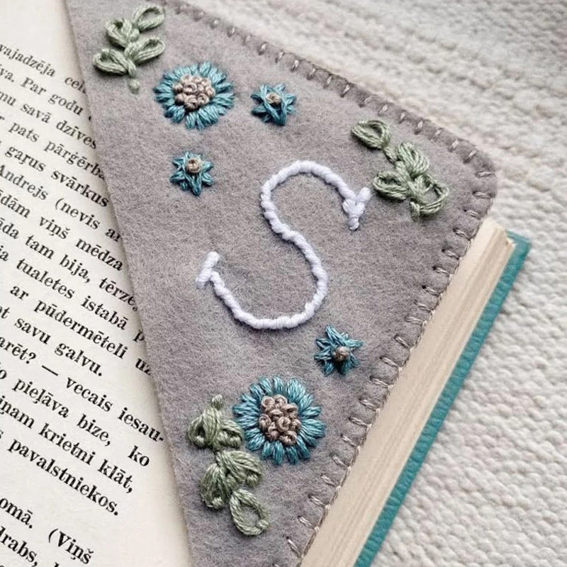 Personalized and embroidered bookmark, unique and elegant